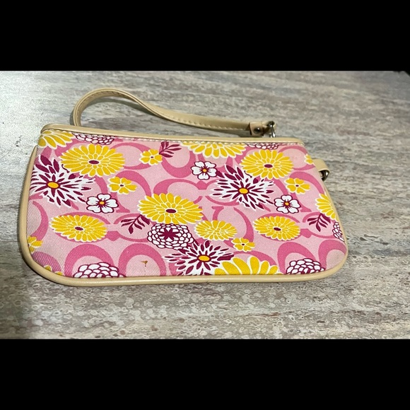 Coach wristlet with floral design - Picture 12 of 12